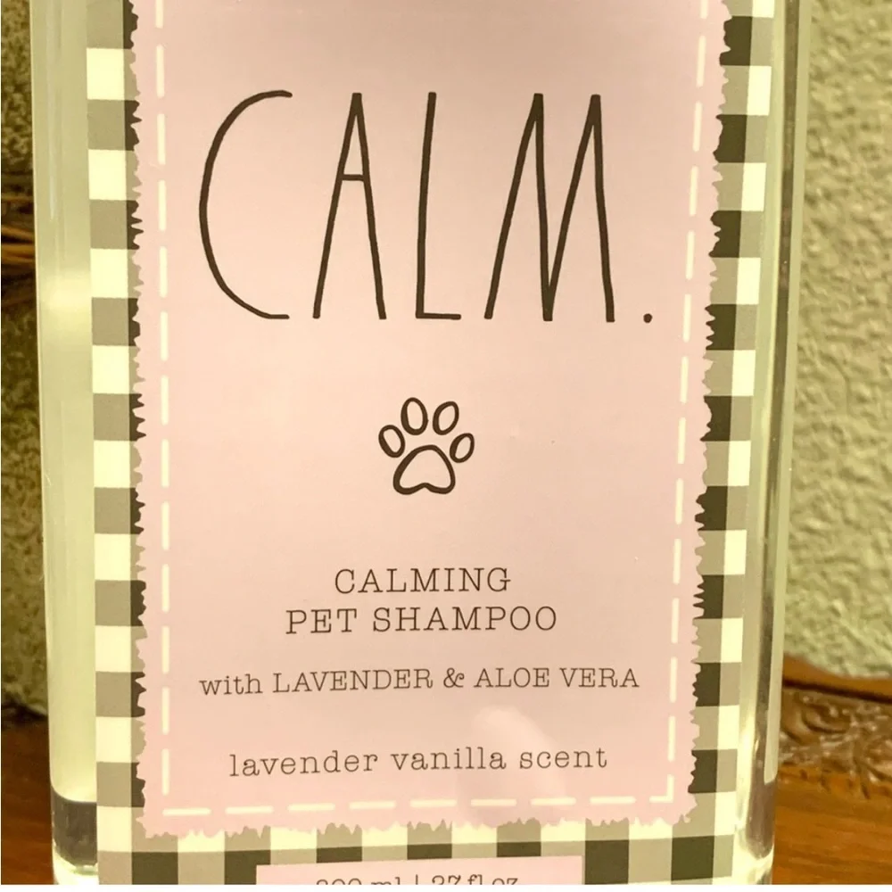 Rae Dunn, Calming Pet Shampoo with Lavender and Aloe Vera, nwt